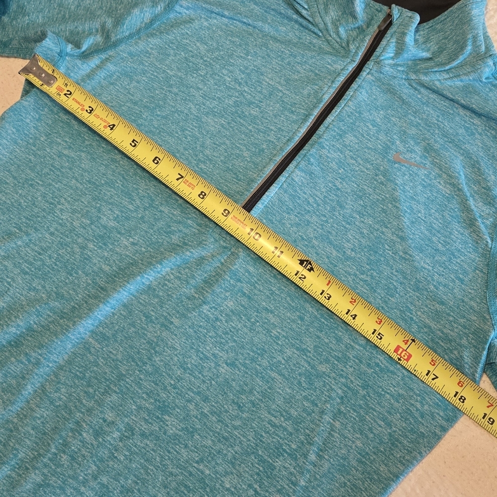 Nike Dri-Fit pullover, size medium - Picture 7 of 8